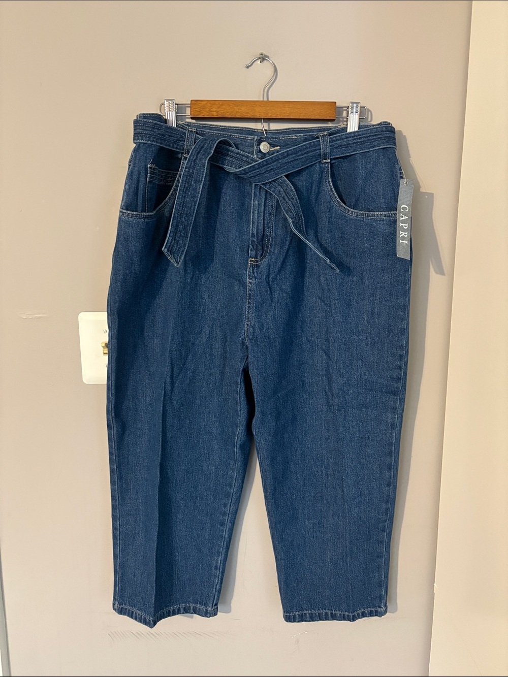NWT Capri High-Waist Belted Cropped Jeans - Dark Blue